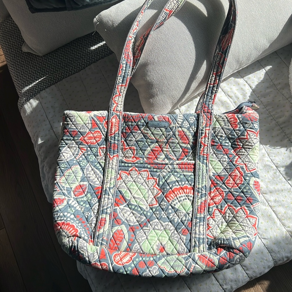 🌟FINAL PRICE DROPS 🌟 Vera Bradley -Quilted Tote Bag Nomadic Floral